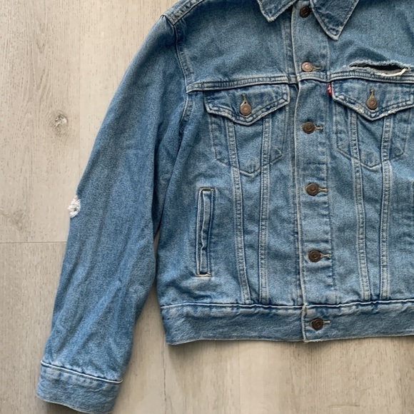 Levi’s Denim Medium Wash Full Button Up Jacket Size Small Distressed - Picture 4 of 12